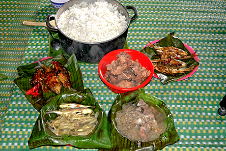 Bắt cá niên dưới suối lên nấu với cây chuối rừng, món ăn nhà nghèo xưa nay thành đặc sản thượng hạng ở Kon Tum - Ảnh 9.