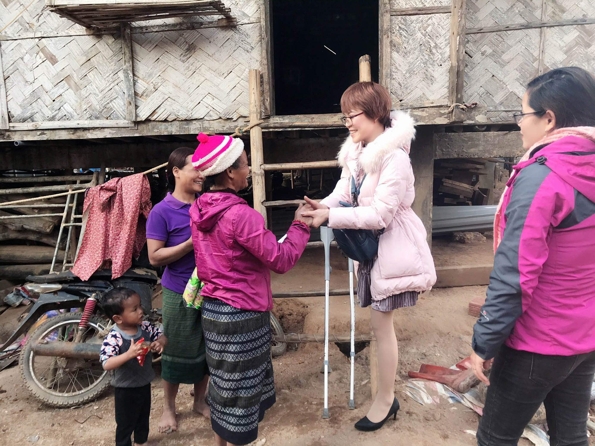 Chuyện khó tin về người phụ nữ… &quot;đứng một chân lâu nhất Việt Nam&quot; - Ảnh 10.
