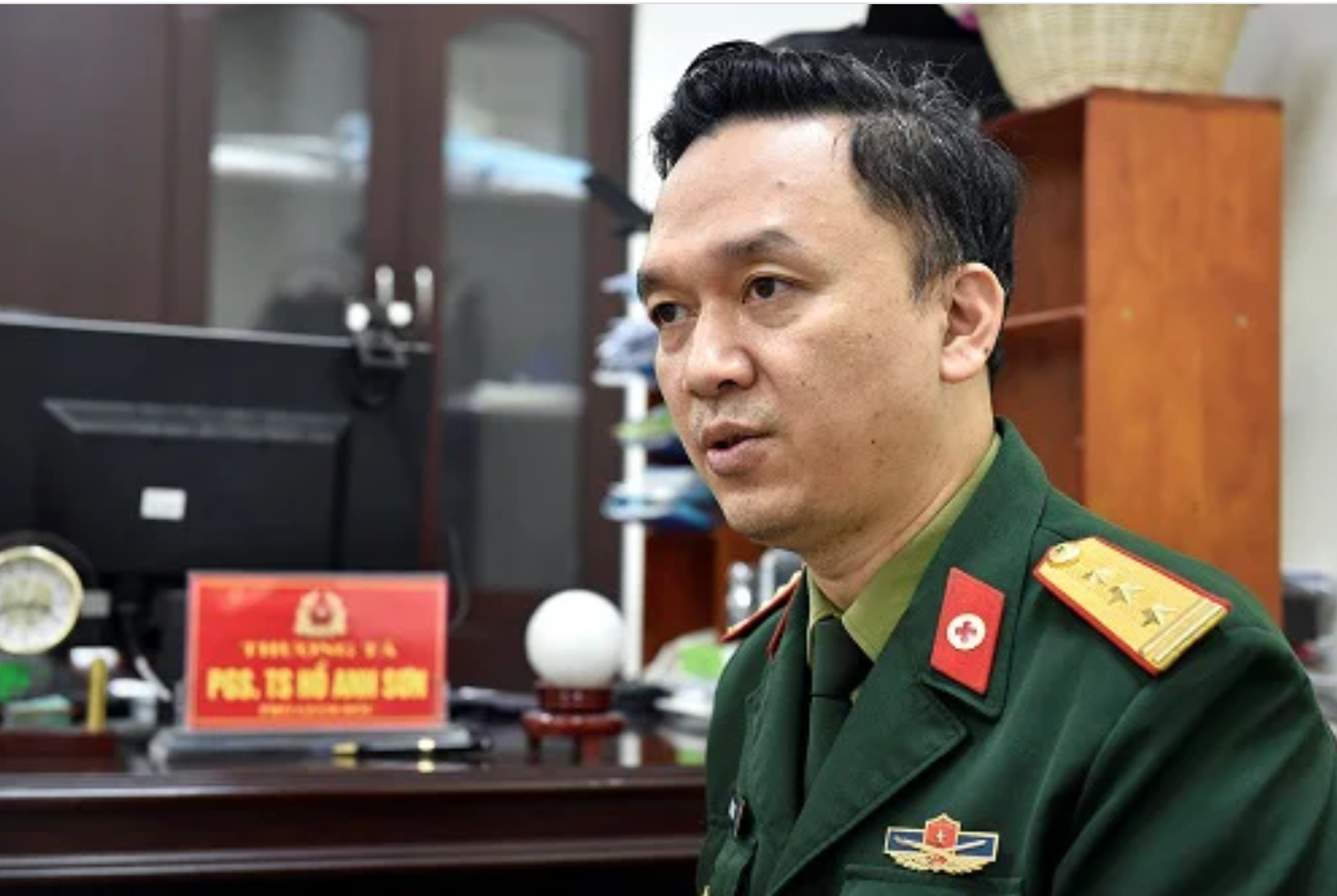 Chân dung Thượng tá Hồ Anh Sơn vừa bị bắt vì liên quan vụ Việt Á - Ảnh 2.