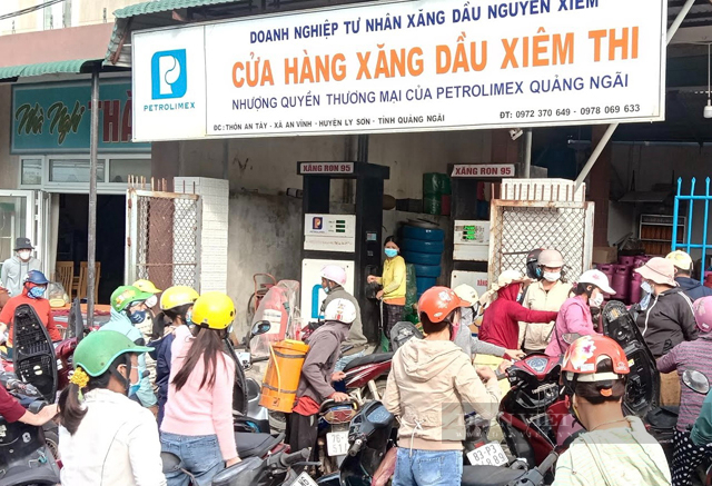 Quảng Ngãi: Giá xăng dầu được bán chưa gánh đủ tiền vận chuyển, doanh nghiệp Lý Sơn bạc mặt vì lỗ - Ảnh 1.