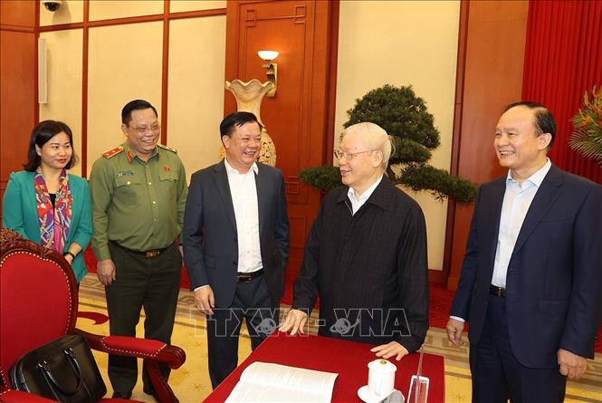 Tổng Bí thư Nguyễn Phú Trọng chủ trì họp Bộ Chính trị về phát triển Hà Nội - Ảnh 6.