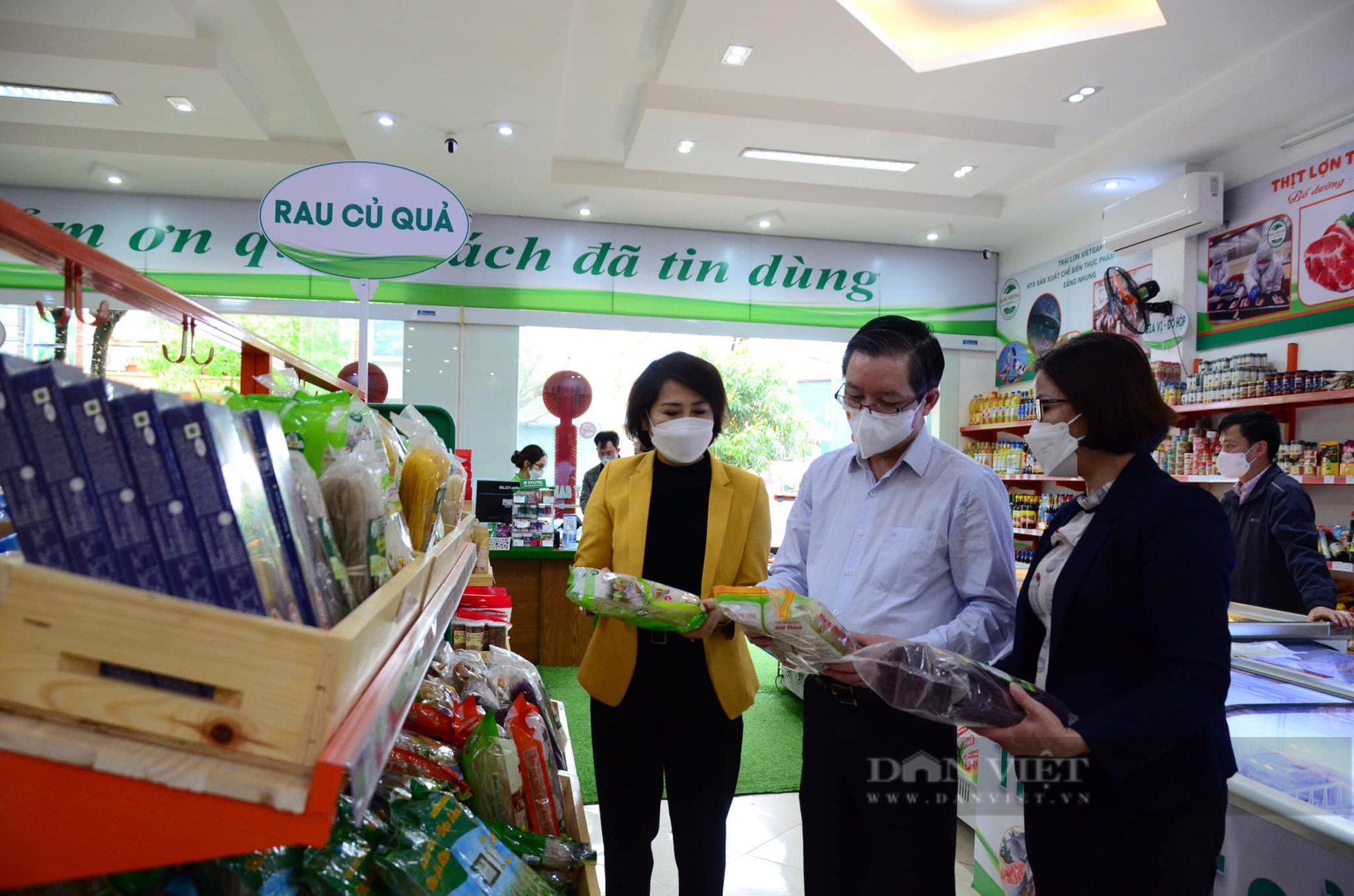 Chủ tịch T.Ư Hội NDVN Lương Quốc Đoàn thăm gian hàng sản phẩm OCOP của Hội Nông dân Tuyên Quang - Ảnh 3.