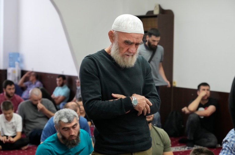 Người Hồi giáo ở Ukraine đối mặt với tháng lễ Ramadan đầy khó khăn - Ảnh 1.