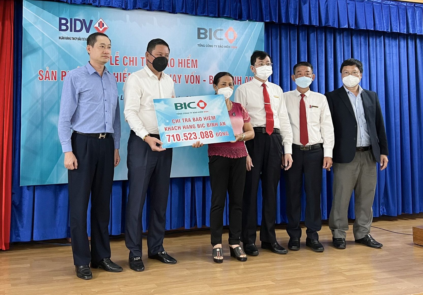 BIC trao hơn 710 triệu đồng tiền bảo hiểm người vay vốn cho khách hàng tại Lâm Đồng - Ảnh 1.