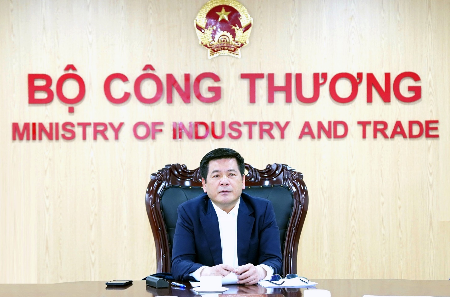 Bộ trưởng Công Thương Nguyễn Hồng Diên họp khẩn các vấn đề “nóng” của ngành - Ảnh 1.