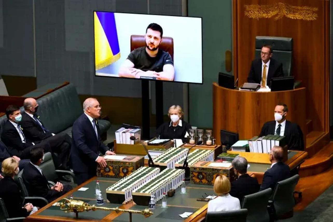 Zelensky nói gì trước Quốc hội Australia mà nước này ngay lập tức tuyên bố gửi xe bọc thép đến Ukraine? - Ảnh 1.