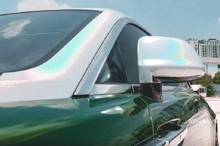 Xe sang Rolls-Royce Wraith thay đổi phong cách với lớp decal xanh lá lạ mắt - Ảnh 4.