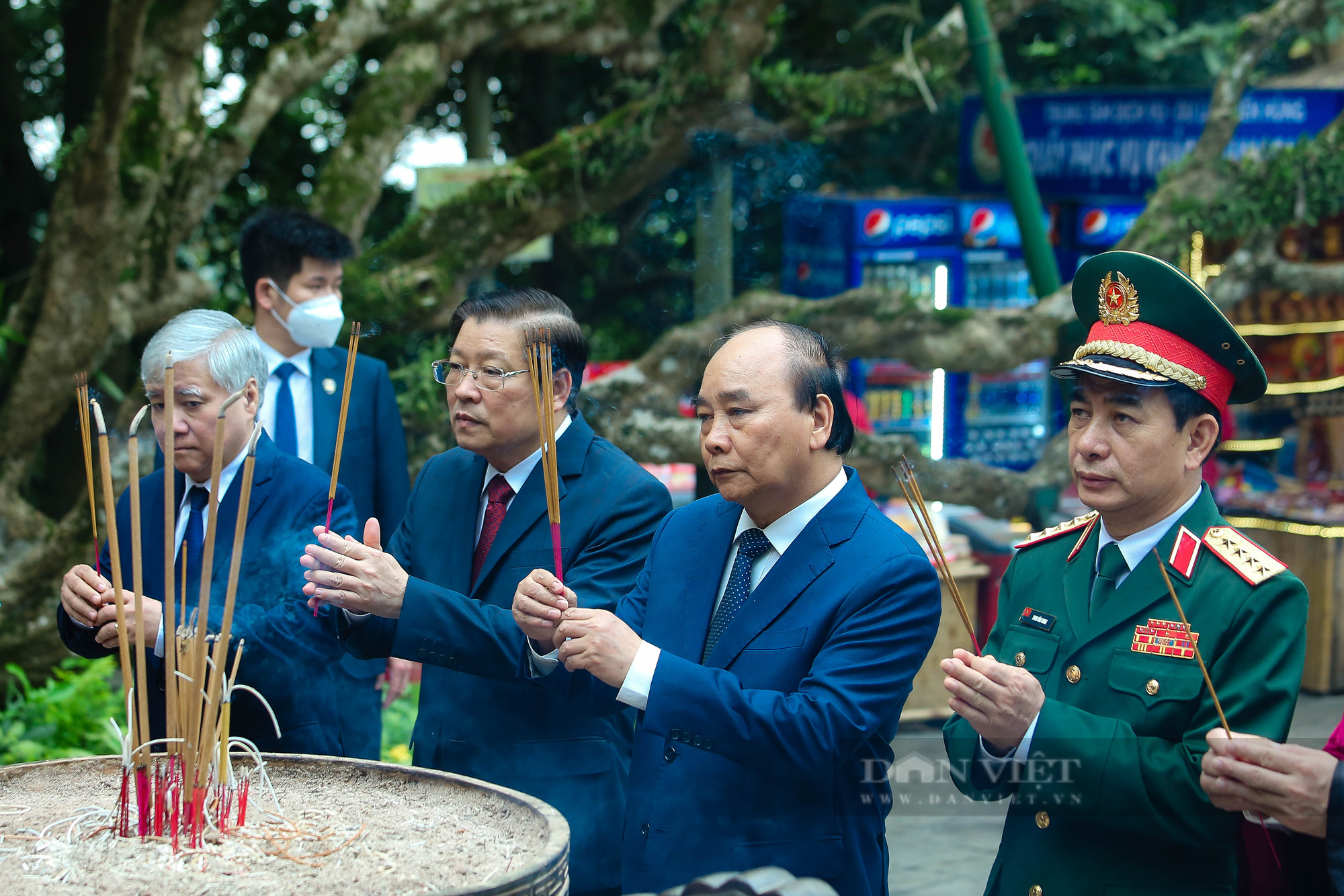 Chủ tịch nước Nguyễn Xuân Phúc dâng hương giỗ Tổ Hùng Vương - Ảnh 8.