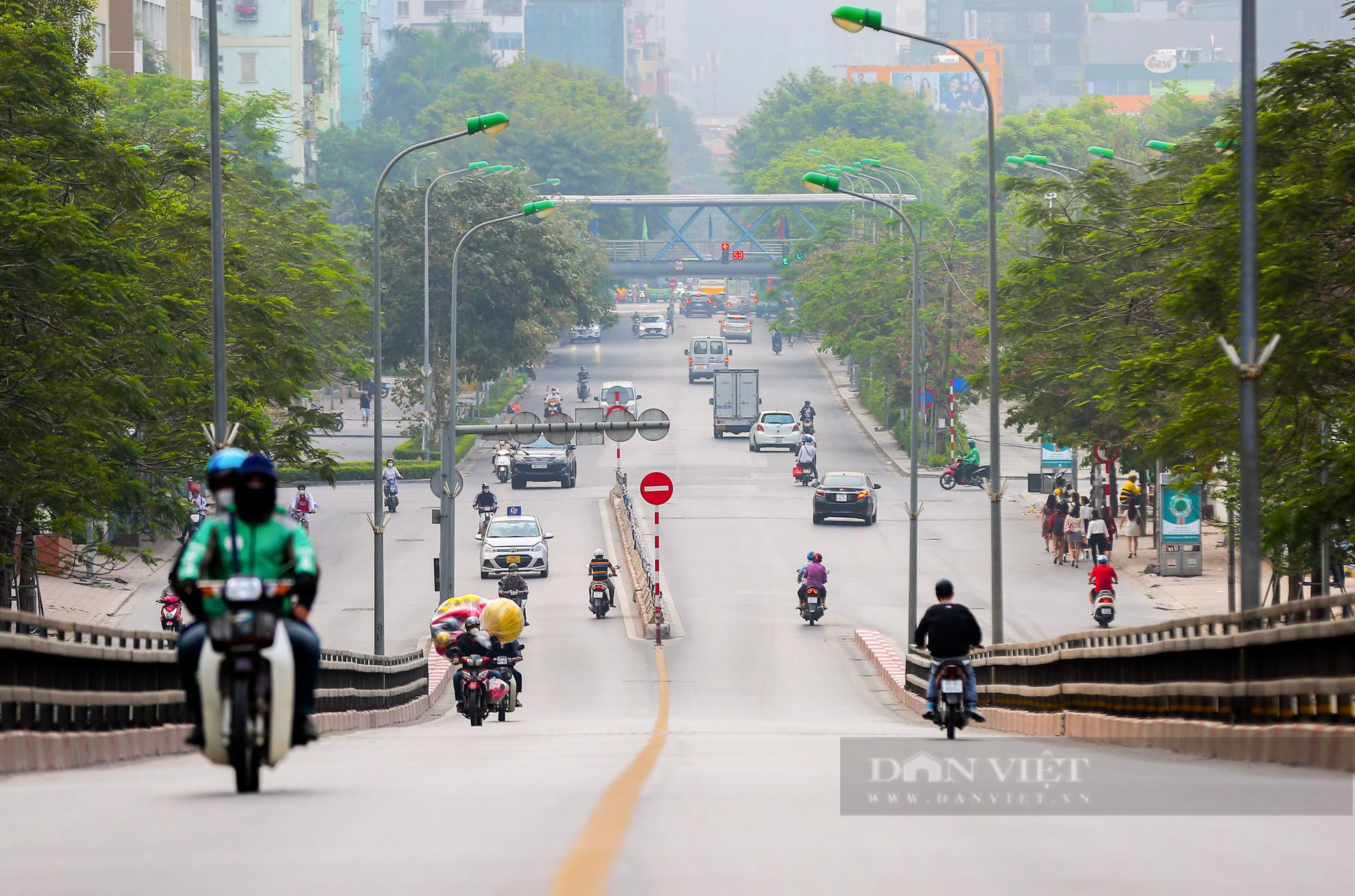 Đường phố Hà Nội vắng vẻ khác thường ngày giỗ tổ Hùng Vương 10/3  - Ảnh 3.