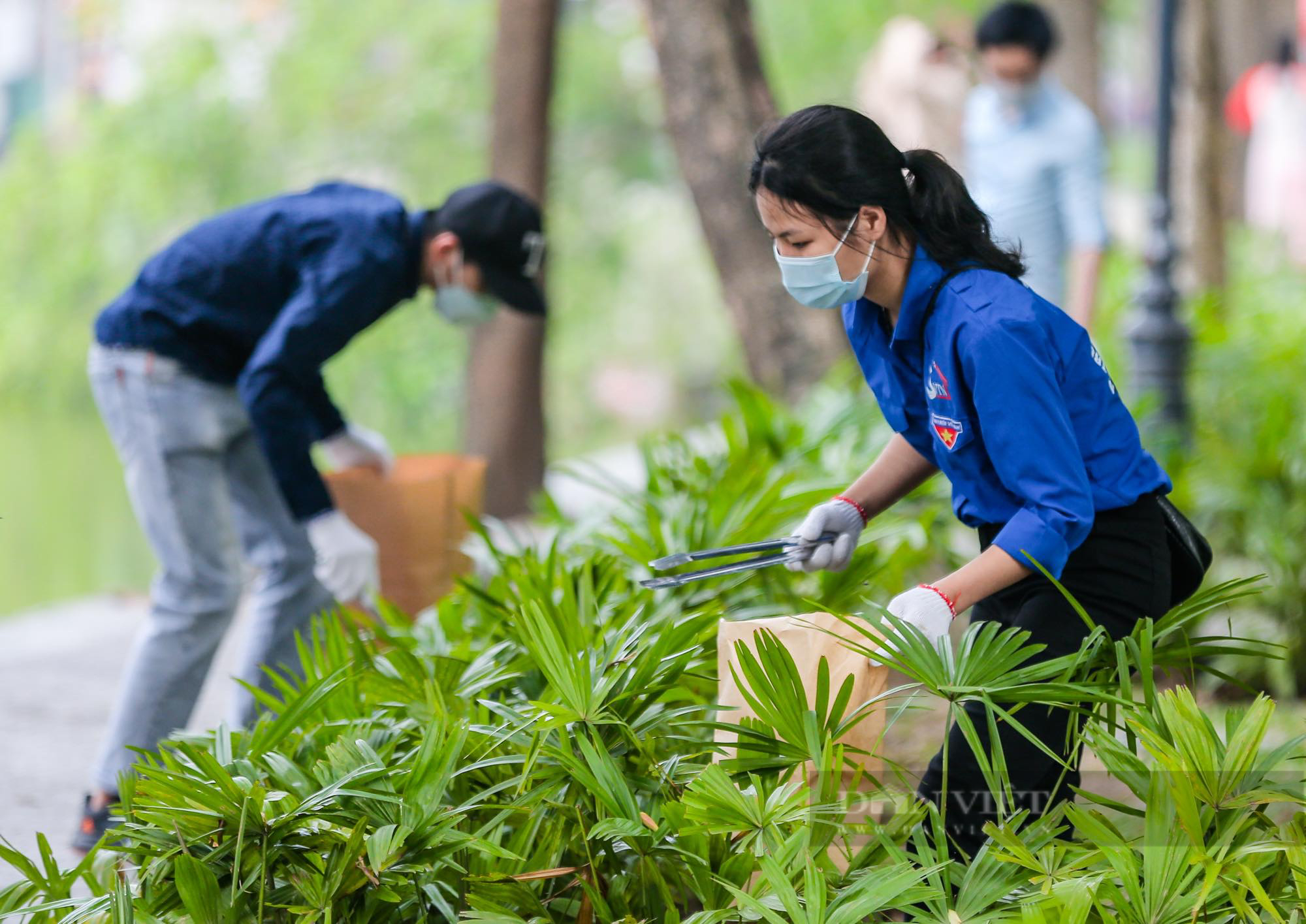 Đường phố Hà Nội vắng vẻ khác thường ngày giỗ tổ Hùng Vương 10/3  - Ảnh 12.