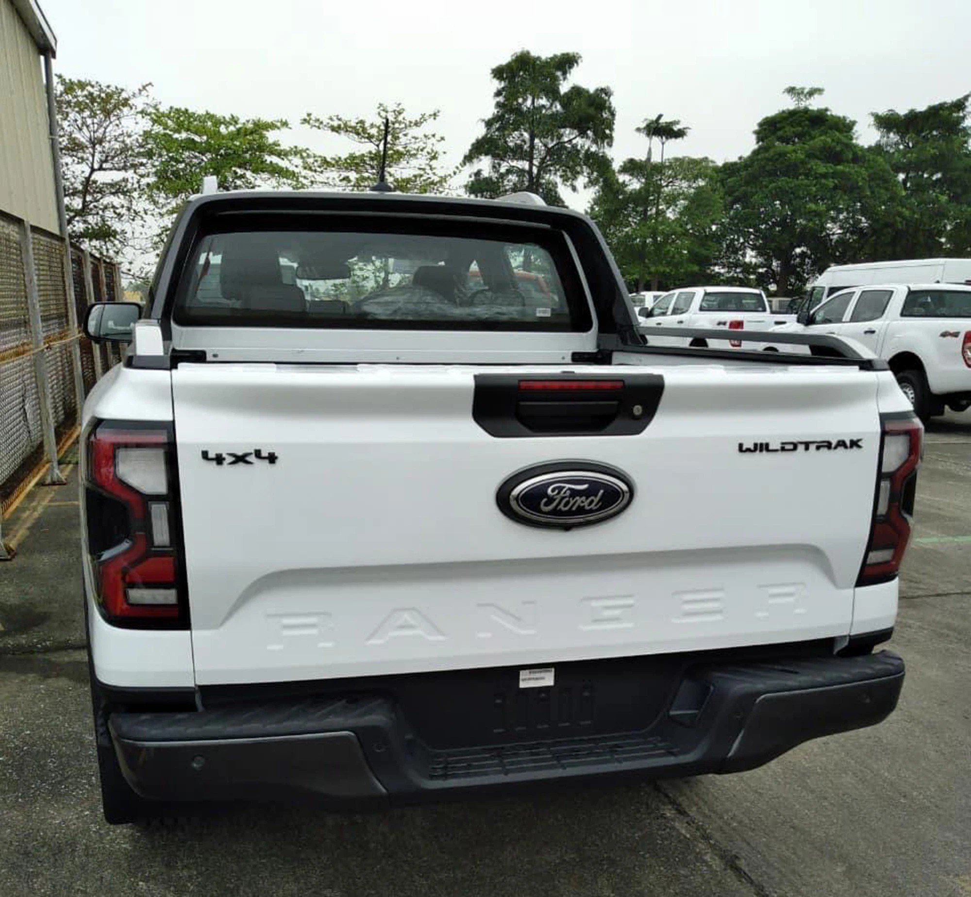 Ford Ranger 2023 đã về Việt Nam, màn hình lớn như nước ngoài, đại lý đã nhận đặt cọc - Ảnh 4.