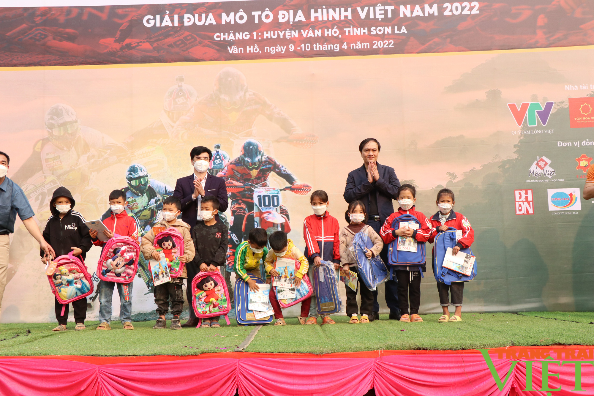 Sôi nổi giải đua mô tô địa hình Việt Nam năm 2022 ở Sơn La - Ảnh 3.