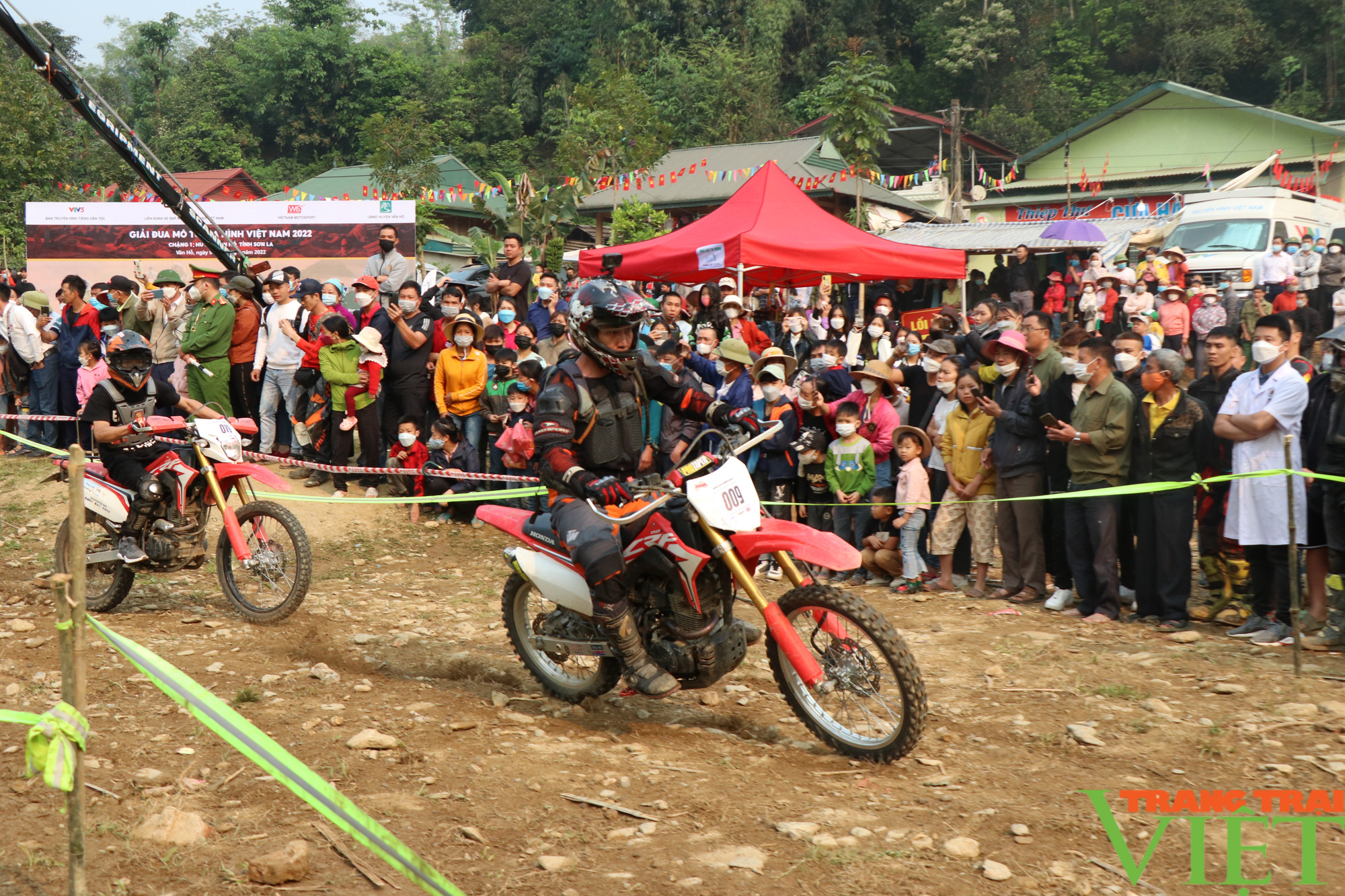 Sôi nổi giải đua mô tô địa hình Việt Nam năm 2022 ở Sơn La - Ảnh 2.
