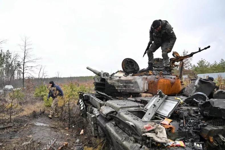Hình Ảnh Xe Tăng Nga Bị Phá Hủy Sau Những Trận Phục Kích Ở Ukraine