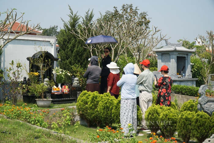 Người Hà Nội đội nắng lên tận Hòa Bình đi tảo mộ Tết Thanh minh - Ảnh 11.