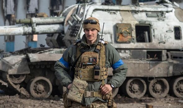 Ukraine thành 'mồ chôn' xe tăng Nga: 'Mục sở thị' loạt 'chiến thần' Nga 'phơi xác' khắp Ukraine - Ảnh 10.