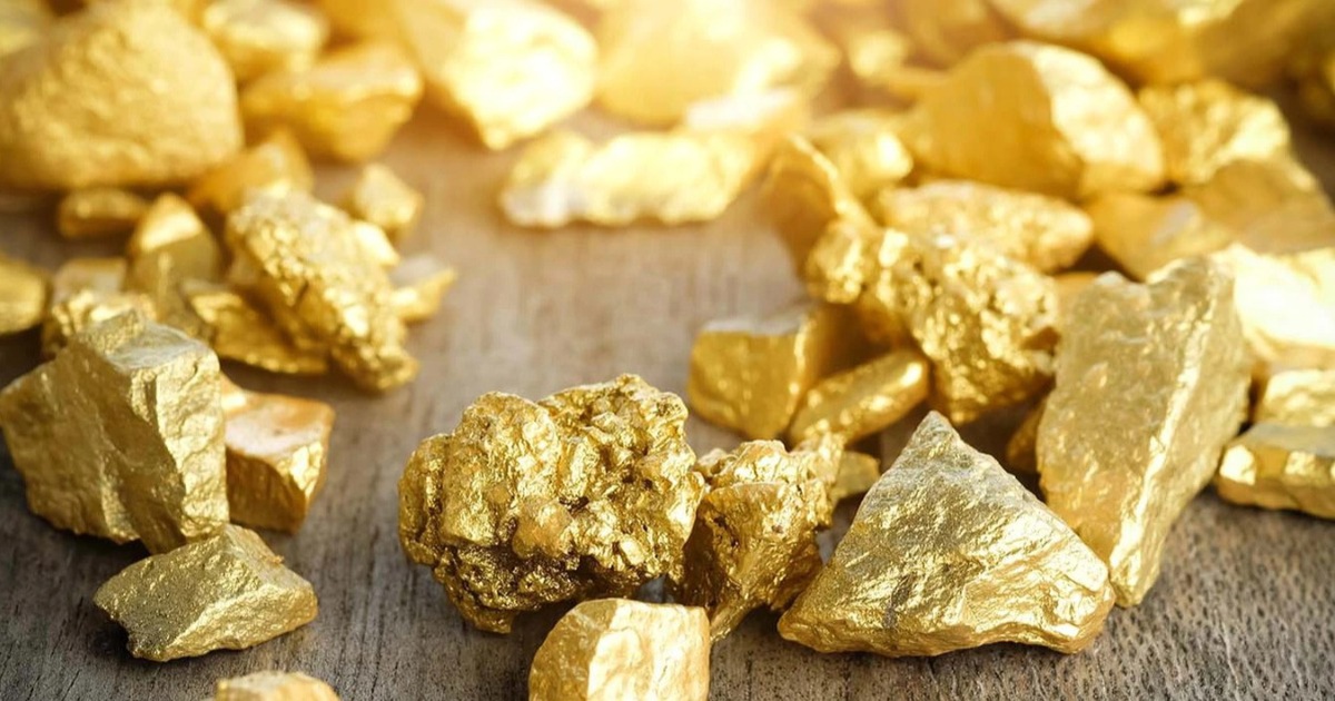 Gold price today 2/5: Gold fell but still anchored close to the threshold of 1,900 USD/ounce