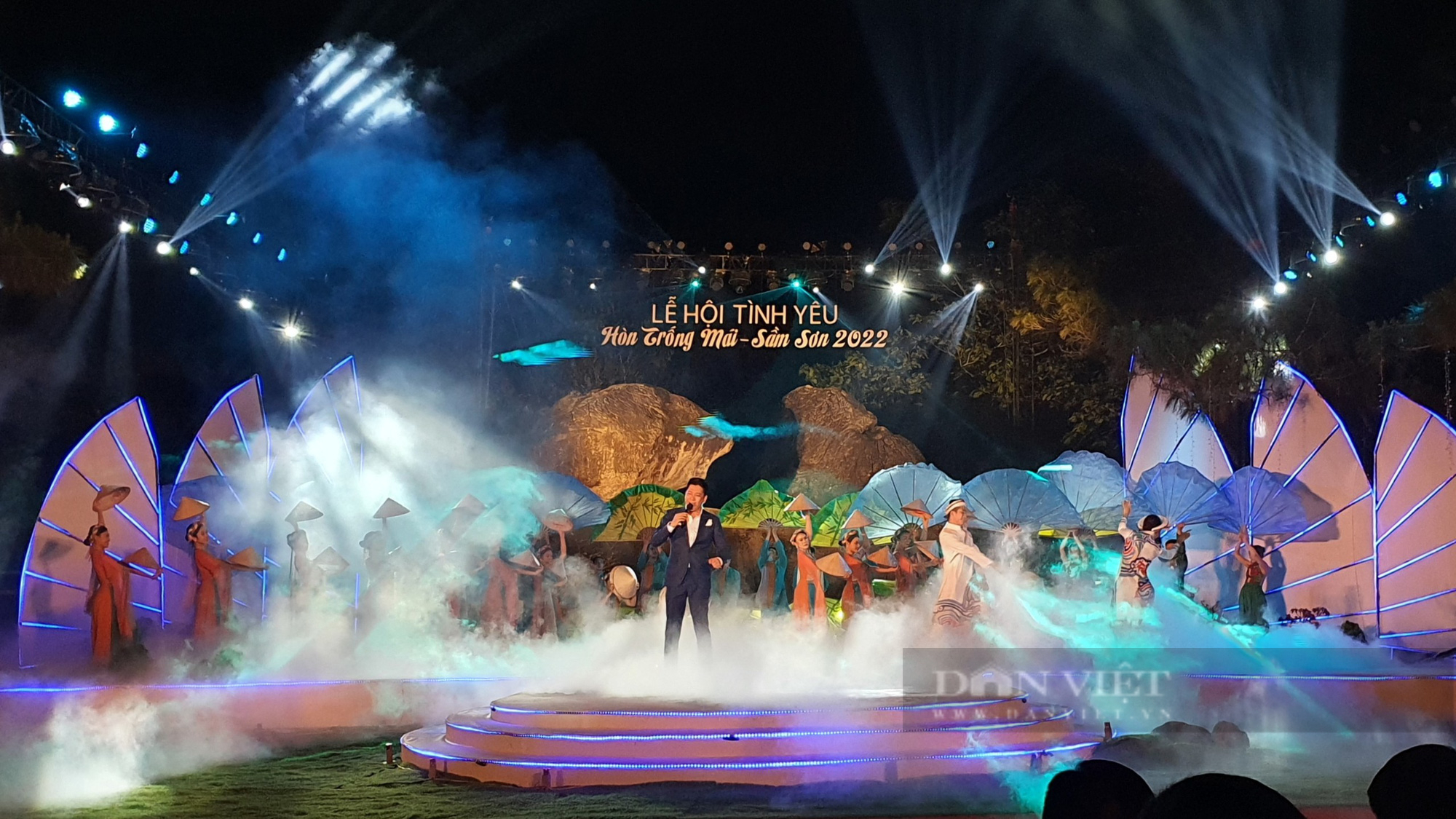Lễ hội Tình yêu Hòn Trống Mái mở màn cho chuỗi hoạt động du lịch hè Sầm Sơn 2022 - Ảnh 1.