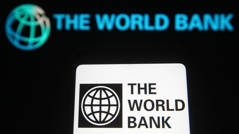  Ngân hàng Thế giới dự đoán nền kinh tế Ukraine sẽ gặp &quot;biến cố lớn&quot; - Ảnh 1.