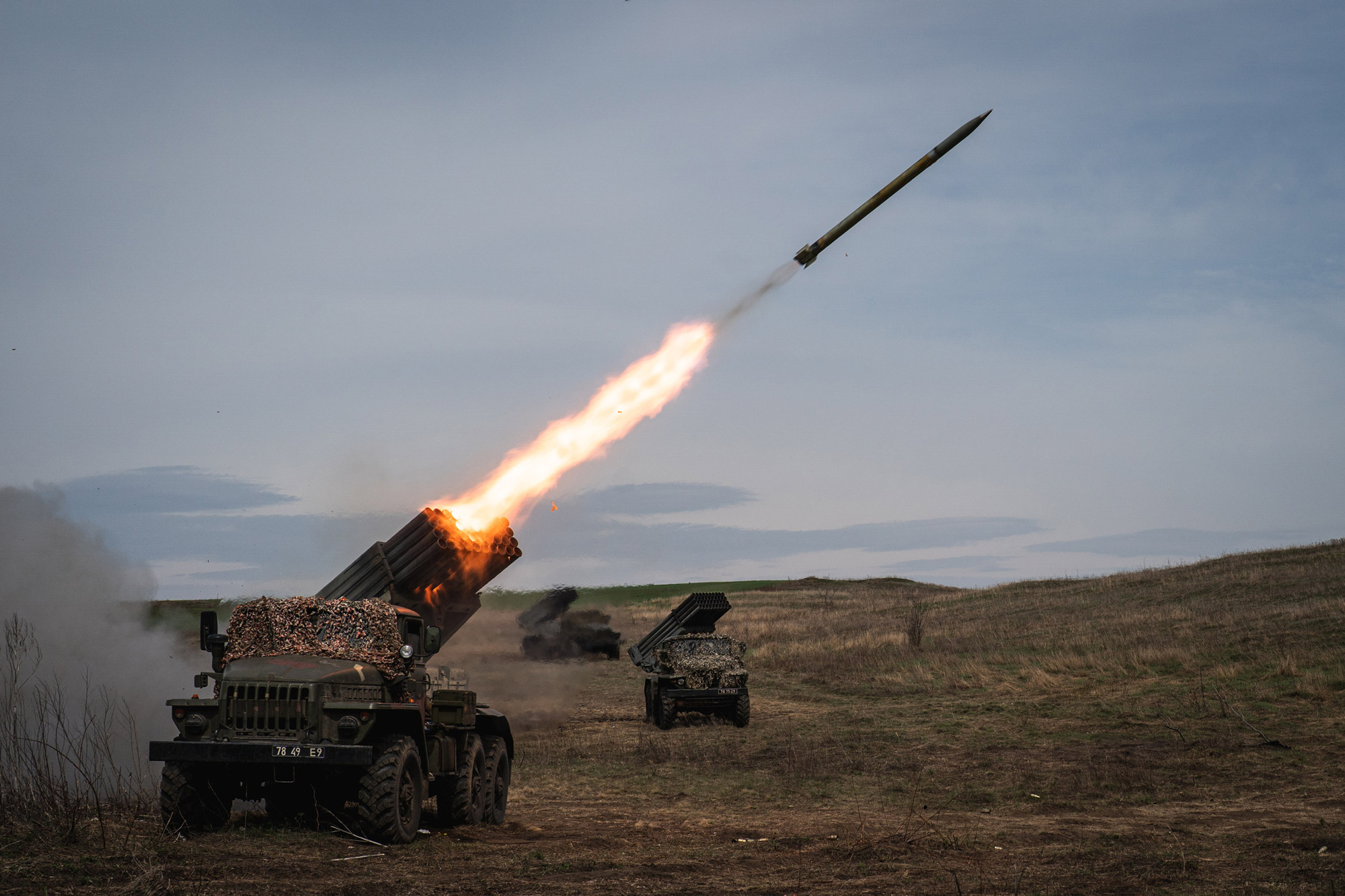 Cố vấn ông Zelensky tuyên bố cuộc tấn công của Nga ở Donbass bắt đầu - Ảnh 1.