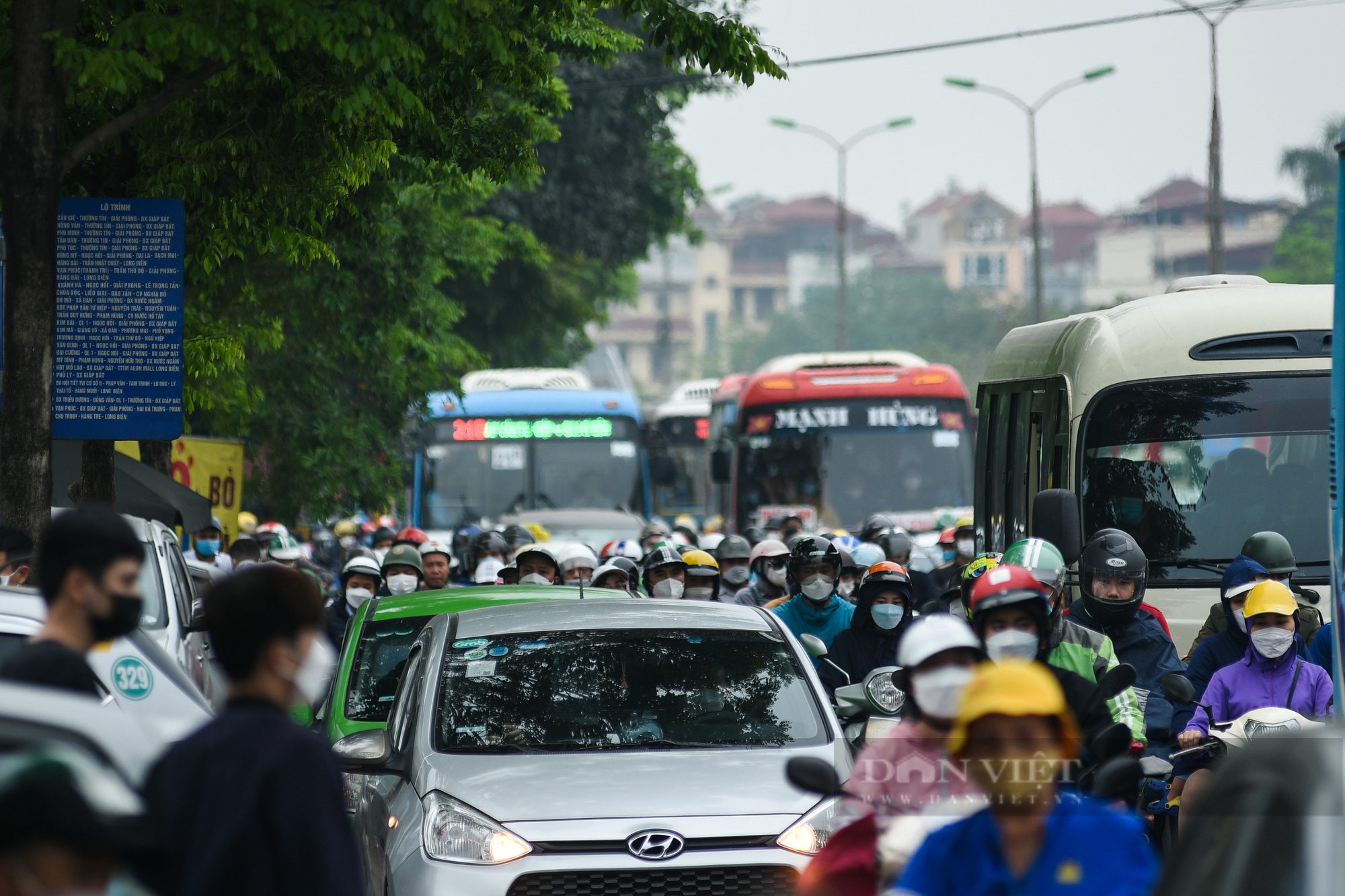 Người dân quay trở lại Hà Nội sau kì nghỉ lễ, nhiều tuyến đường cửa ngõ Thủ đô lại ùn tắc - Ảnh 7.