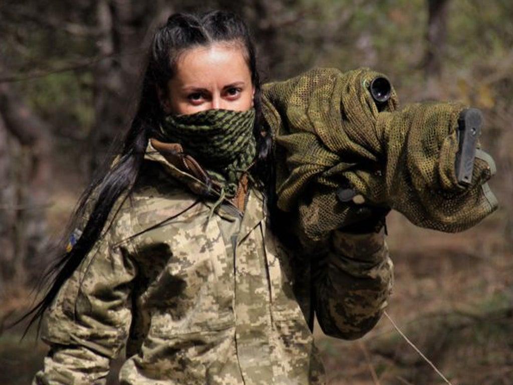 Nữ xạ thủ bắn tỉa nổi tiếng của Ukraine: Chúng tôi chắc chắn sẽ giành chiến thắng! - Ảnh 2.