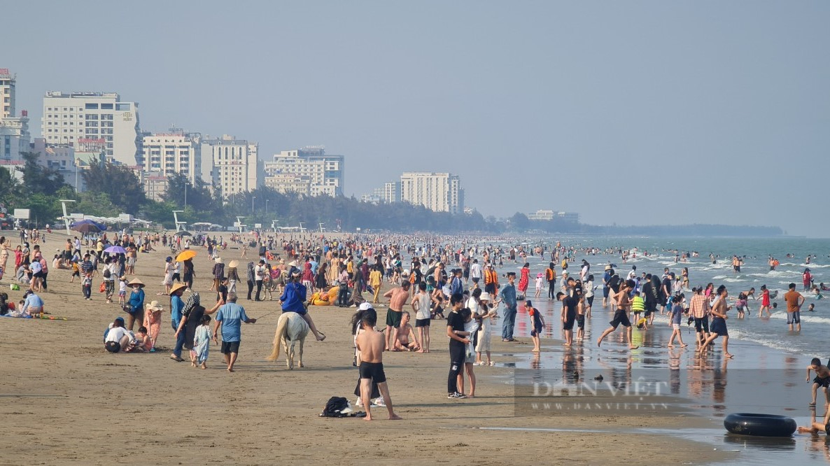 Thanh Hoa welcomes nearly 500,000 tourists during the holiday of Hung Kings' death anniversary - Photo 1.