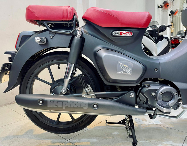 The Honda Super Cub in the 2022 model year is super beautiful for sale for nearly 500 million VND - Photo 4.