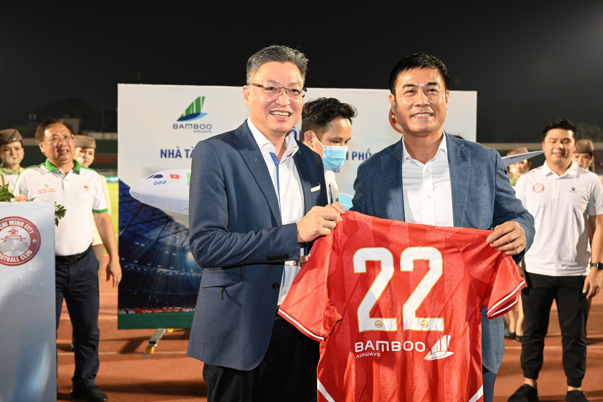 Bamboo Airways tiếp tục là nhà tài trợ vận chuyển CLB bóng đá TPHCM trong mùa giải 2022 - Ảnh 3.