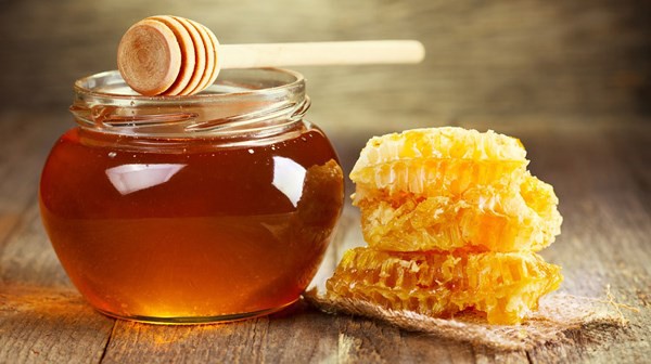 Bộ Thương mại Hoa Kỳ giảm mạnh thuế chống bán phá giá đối với sản phẩm mật ong của Việt Nam - Ảnh 1.