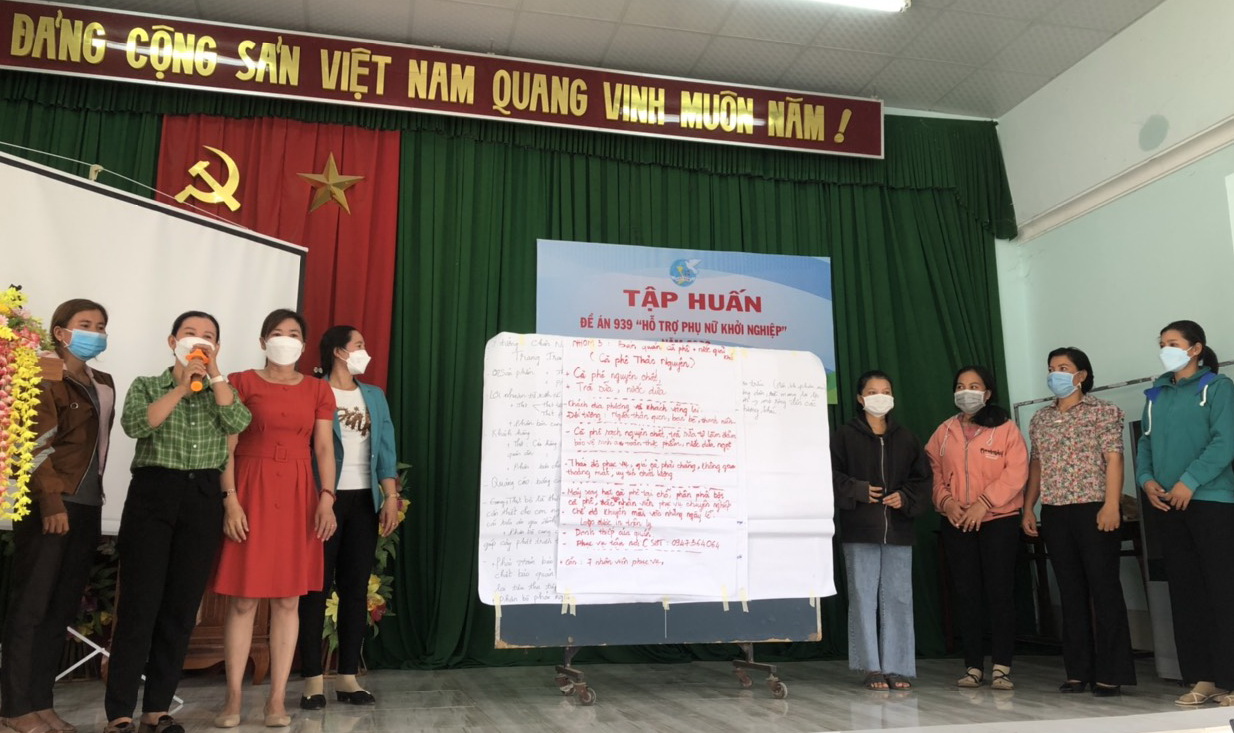 Bình Thuận: Phụ nữ vùng nông thôn rủ nhau đi học làm giám đốc kinh doanh nông sản - Ảnh 1.
