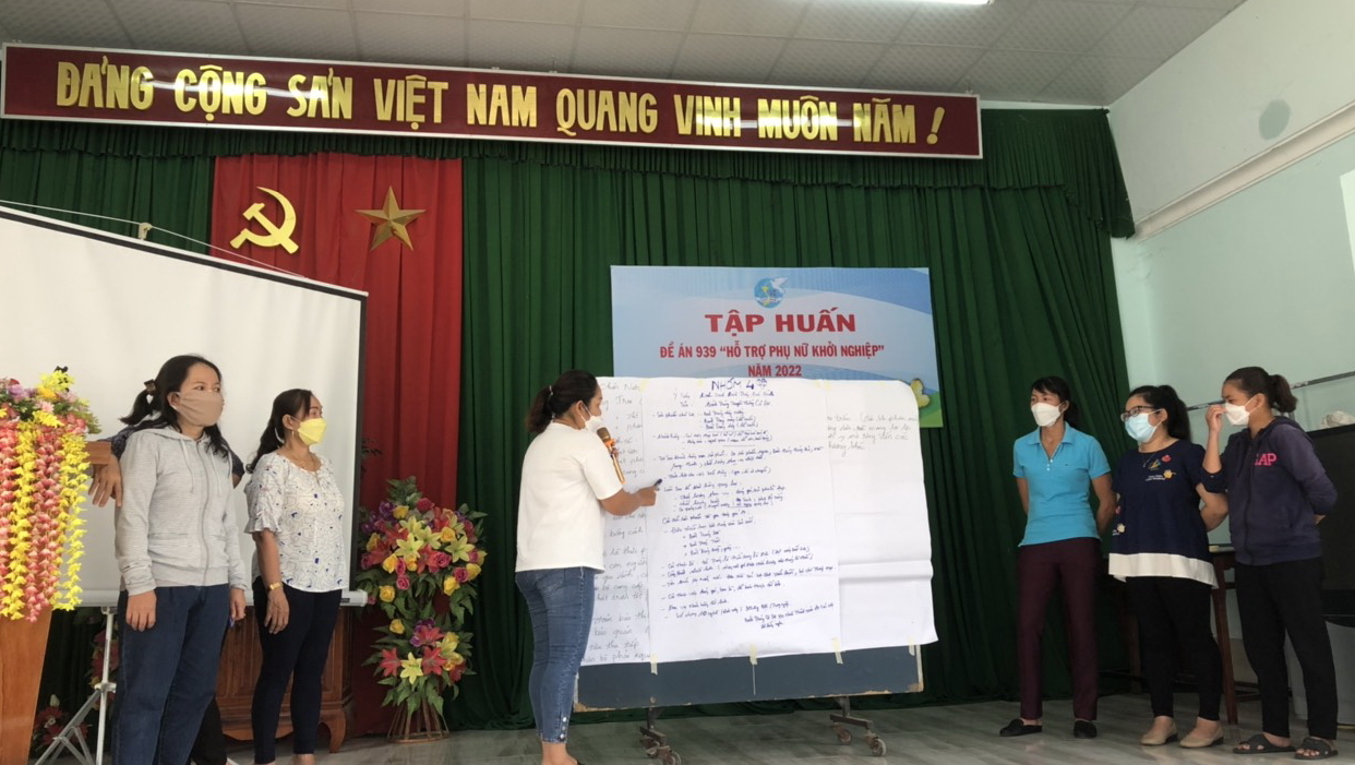 Bình Thuận: Phụ nữ vùng nông thôn rủ nhau đi học làm giám đốc kinh doanh nông sản - Ảnh 2.