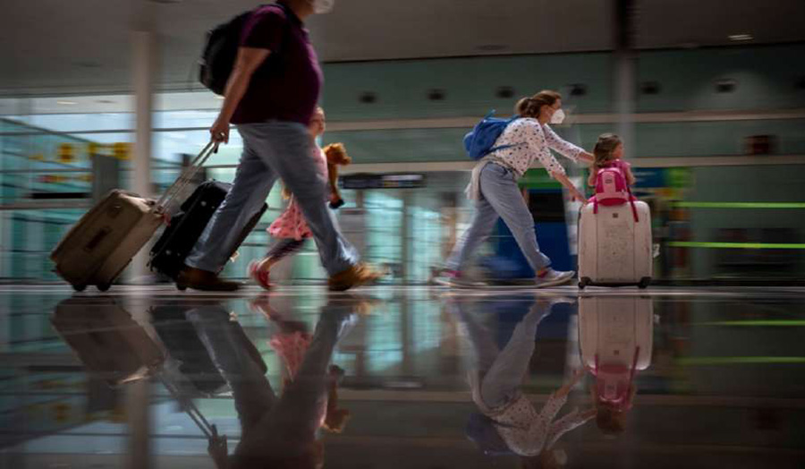 Ít nhất 117.000 khách du lịch Nga bị mắc kẹt ở nước ngoài đã về nước - Ảnh 6.