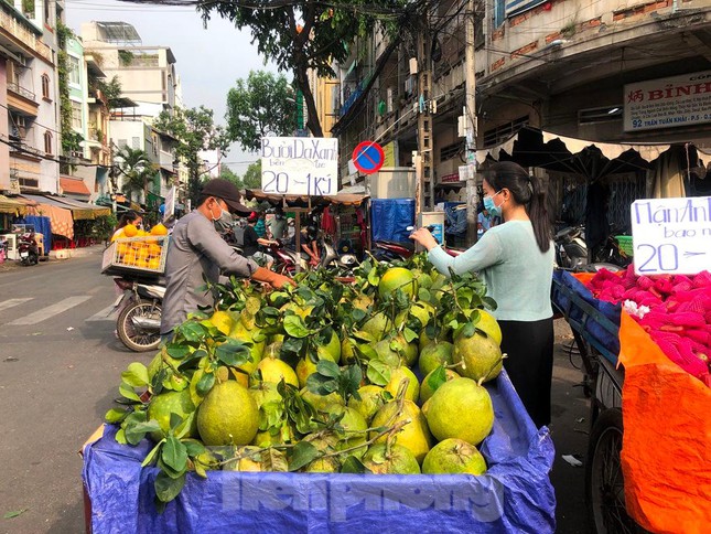 Trái cây vào hè giá rẻ bèo vẫn... ế - Ảnh 16.