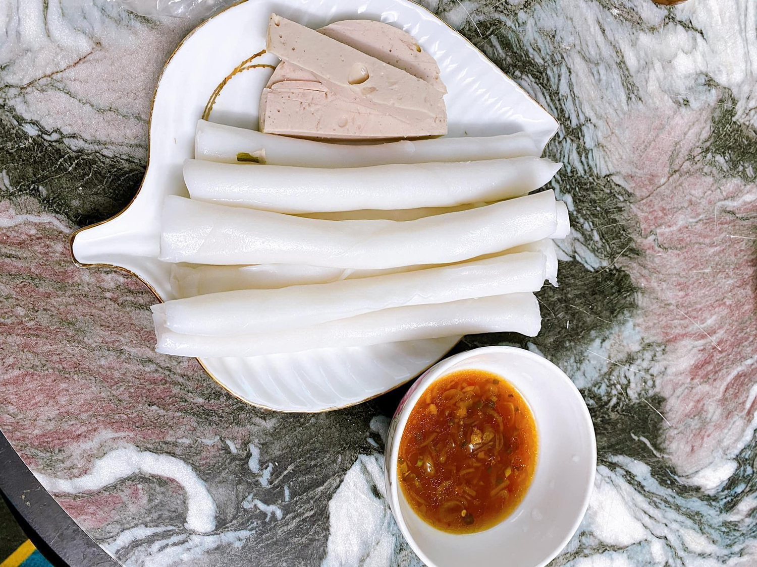 Ở Quảng Ninh có đặc sản bánh gật gù độc lạ, ăn theo cân rồi cứ gật gà gật gù tấm tắc khen ngon - Ảnh 1.