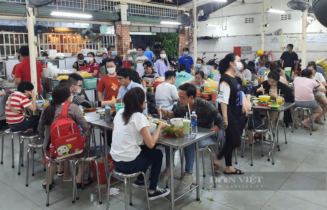 Quán miến gà nổi tiếng ở Sài Gòn, kín bàn từ sáng đến tận khuya - Ảnh 4.