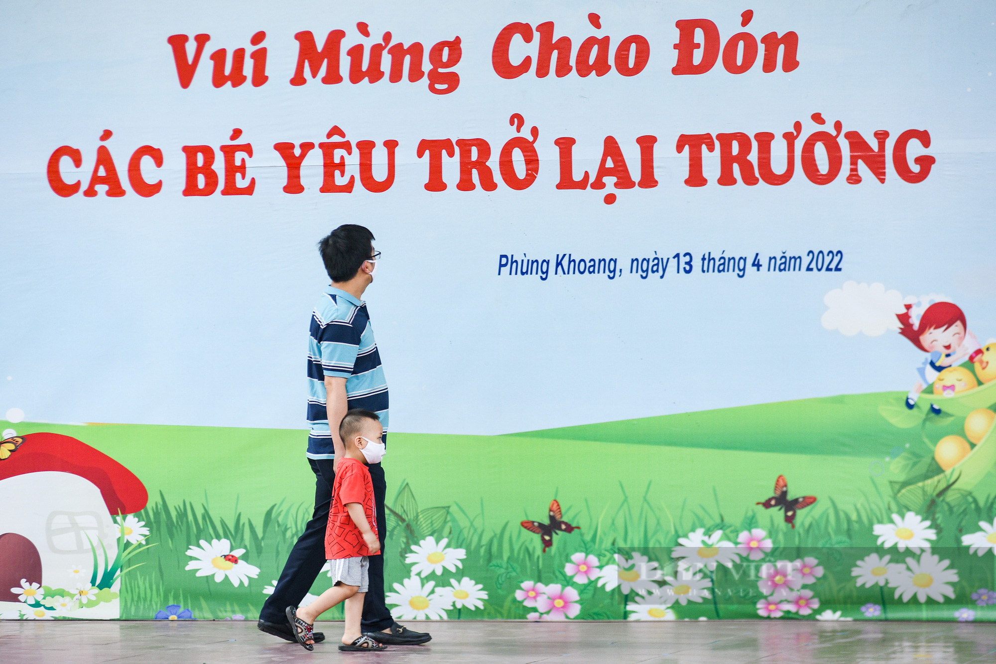 Trẻ mầm non òa khóc nức nở trong ngày đầu tiên trở lại trường - Ảnh 13.