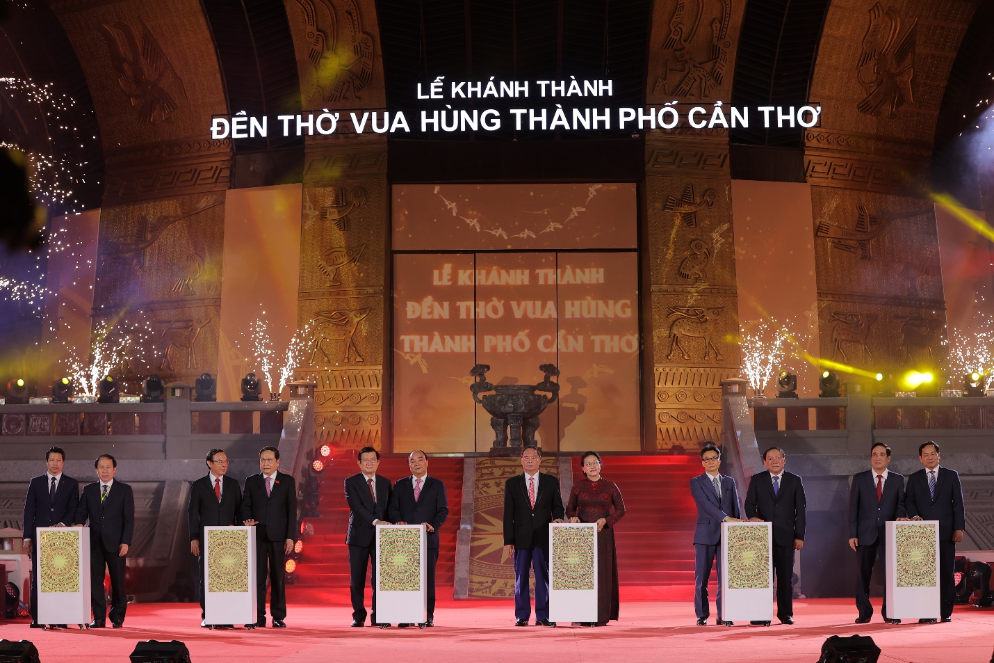 The Hung King Temple meets the wishes of the people in the West - Photo 1.