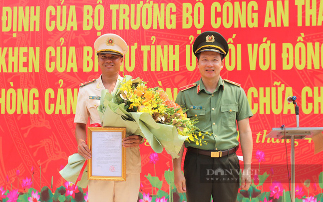 Chủ tịch nước tặng thưởng Huân chương cho đại úy Thái Ngô Hiếu vì nỗ lực cứu 4 người đuối nước