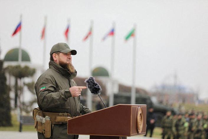 Thủ lĩnh Chechnya tuyên bố hơn một nghìn lính thủy đánh bộ Ukraine ở Mariupol đã đầu hàng - Ảnh 1.