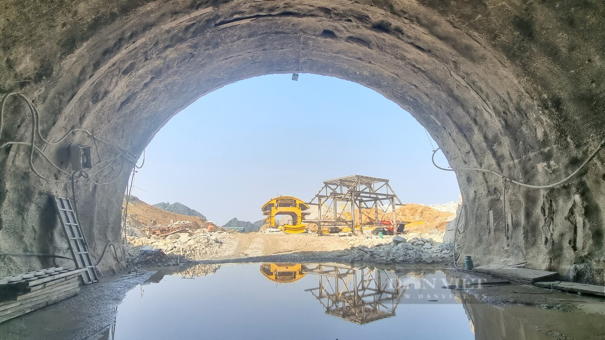 Công trường thi công hầm cao tốc xuyên núi dài nhất Thanh Hóa - Ảnh 8.