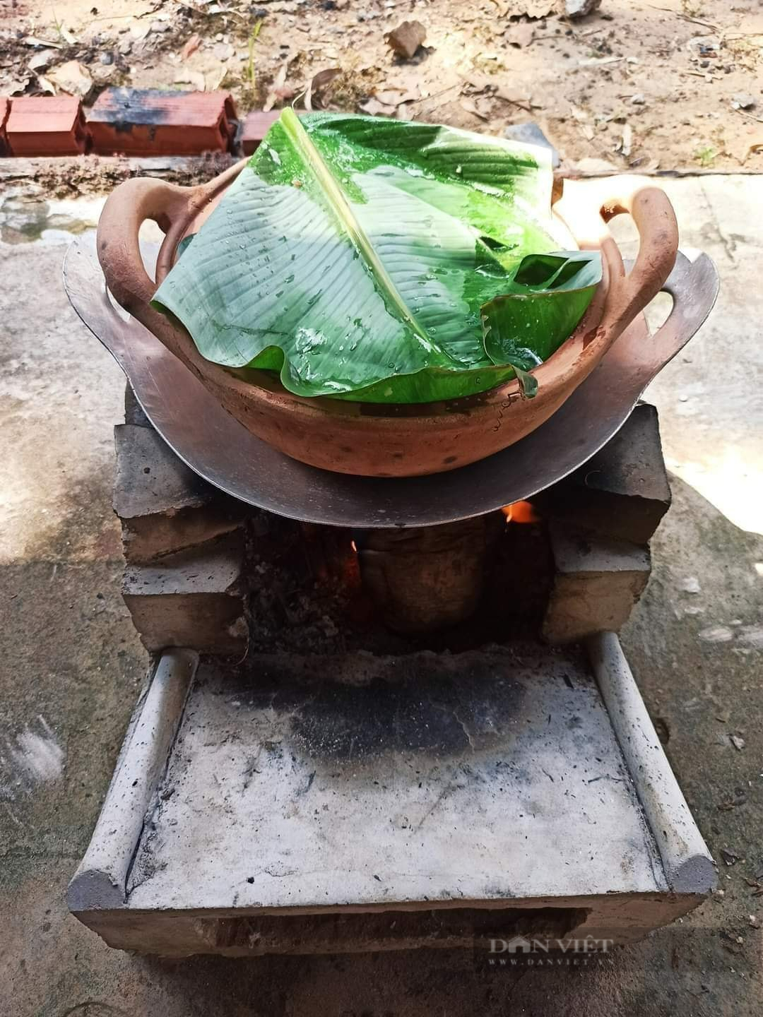 No need to use colored water, the pot of braised meat is clear, the fat is beautifully colored thanks to this little trick - Photo 3.