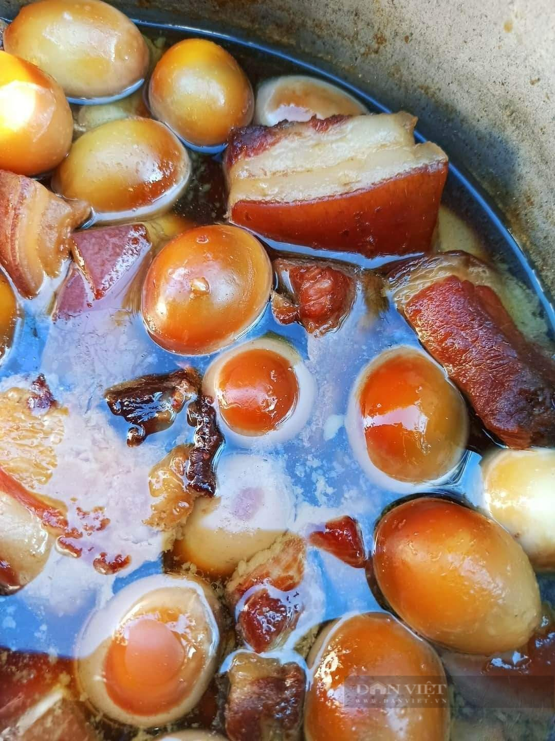 No need to use colored water, the pot of braised meat is clear, the fat is beautifully colored thanks to this little trick - Photo 5.