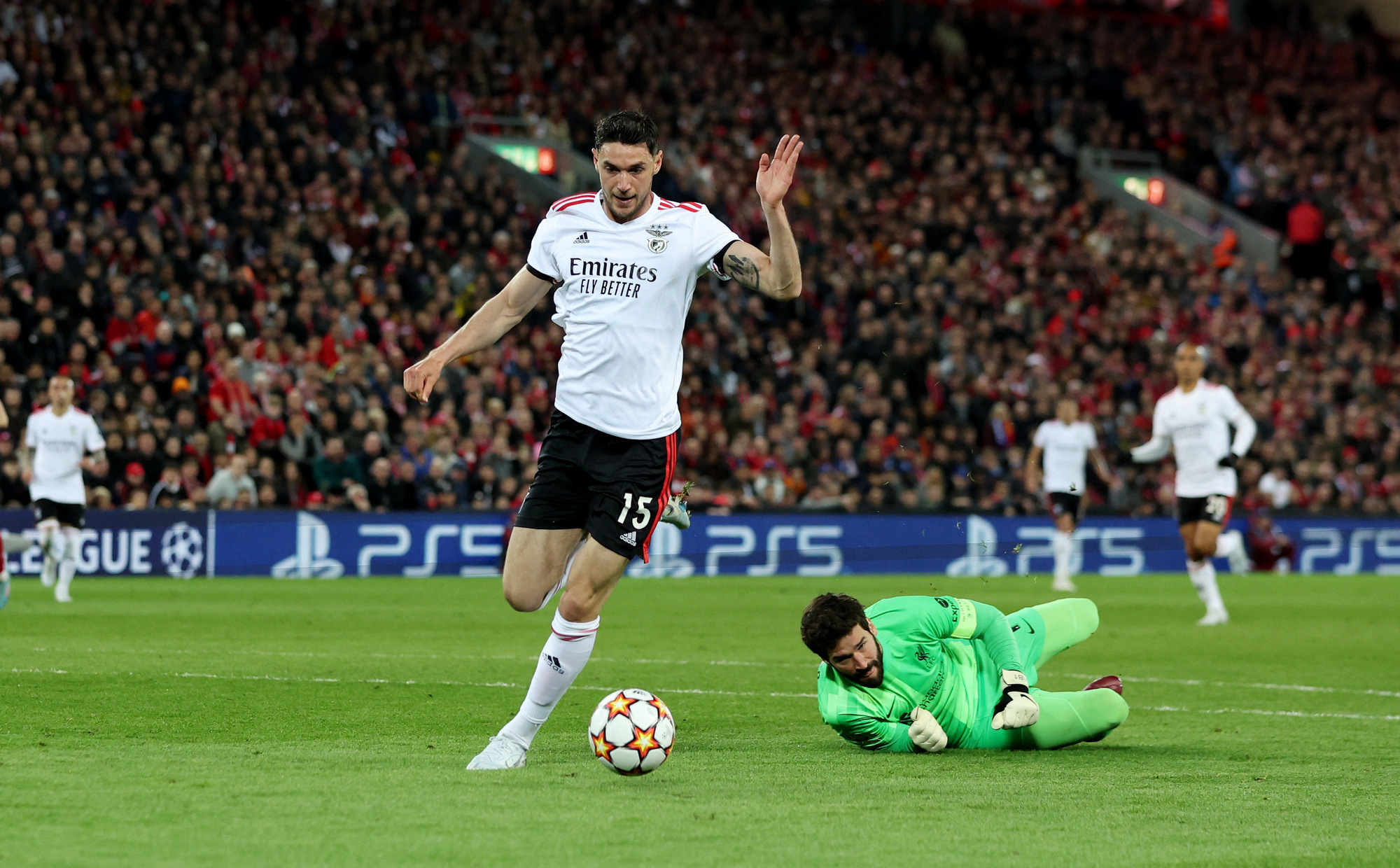 Liverpool vào bán kết Champions League dù bị Benfica cầm hòa - Ảnh 8.