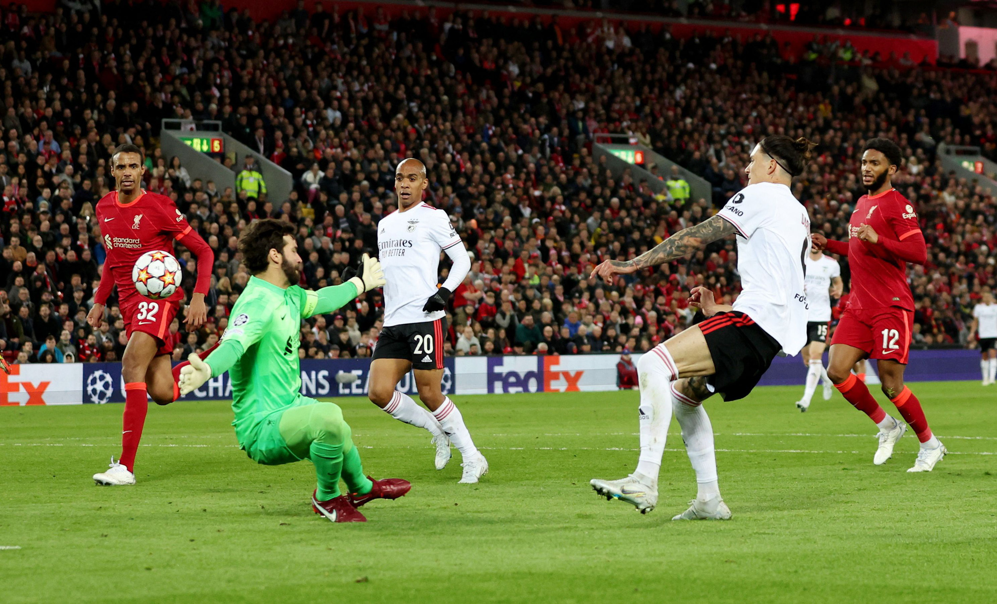 Liverpool vào bán kết Champions League dù bị Benfica cầm hòa - Ảnh 9.