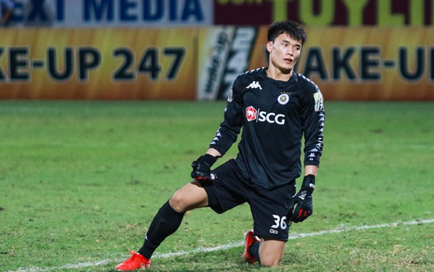 Binh Dinh FC “rolled out the red carpet” to recruit goalkeeper Bui Tien Dung?
