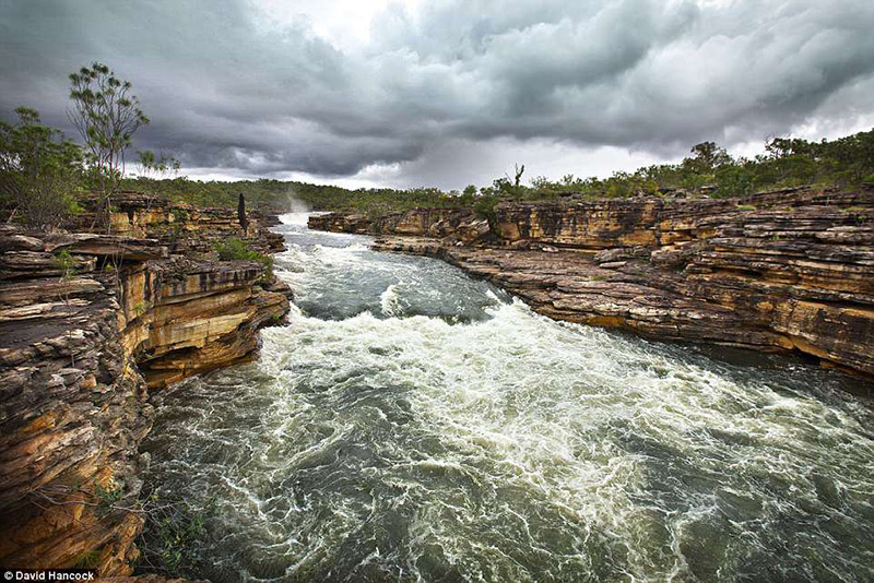 Australia: Khám phá “Cao nguyên Đá” kỳ bí với truyền thống “dùng lửa trị lửa” của thổ dân - Ảnh 1.