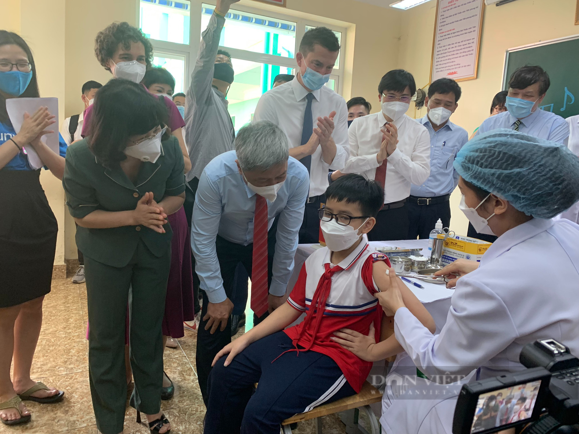 Quảng Ninh tiêm vaccine phòng Covid-19 cho trẻ từ 5 đến dưới 12 tuổi - Ảnh 5.