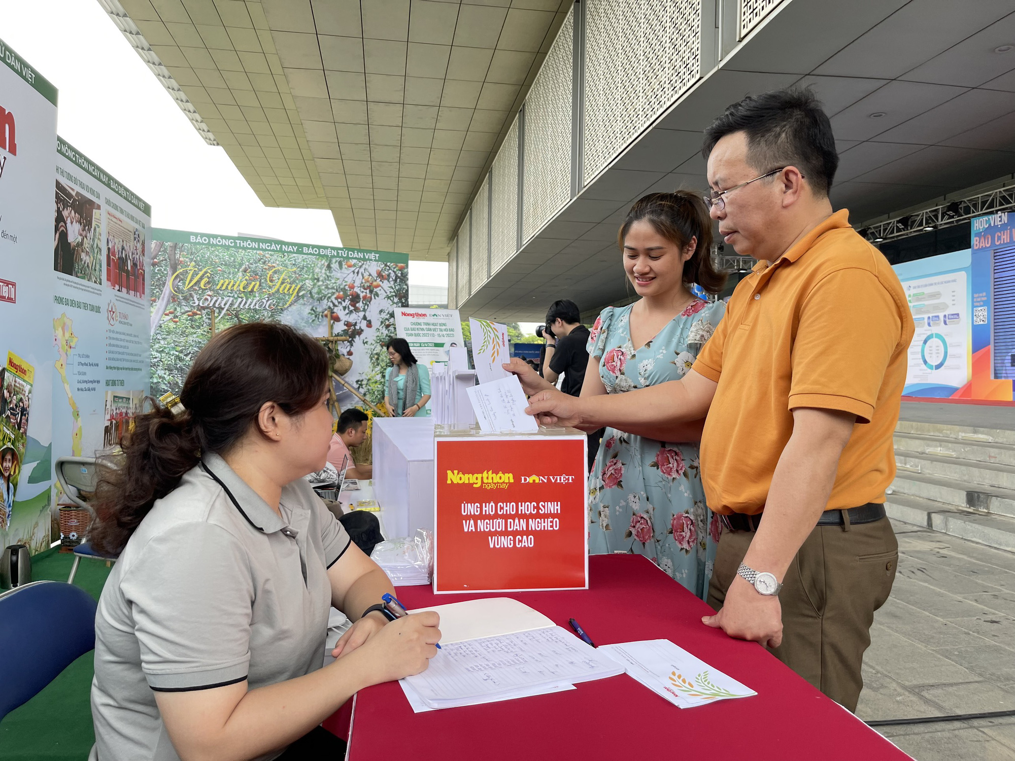 Tổng kết chương trình kêu gọi &quot;Ủng hộ cho học sinh và người dân nghèo vùng cao&quot; tại Hội Báo toàn quốc 2022 - Ảnh 4.