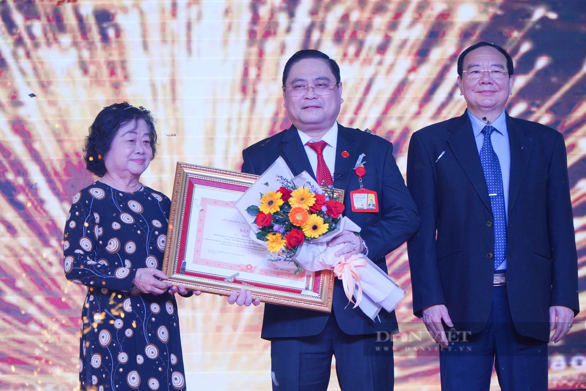 TP.HCM: Trường liên cấp Nam Việt đón nhận bằng khen của Thủ tướng Chính phủ - Ảnh 2.